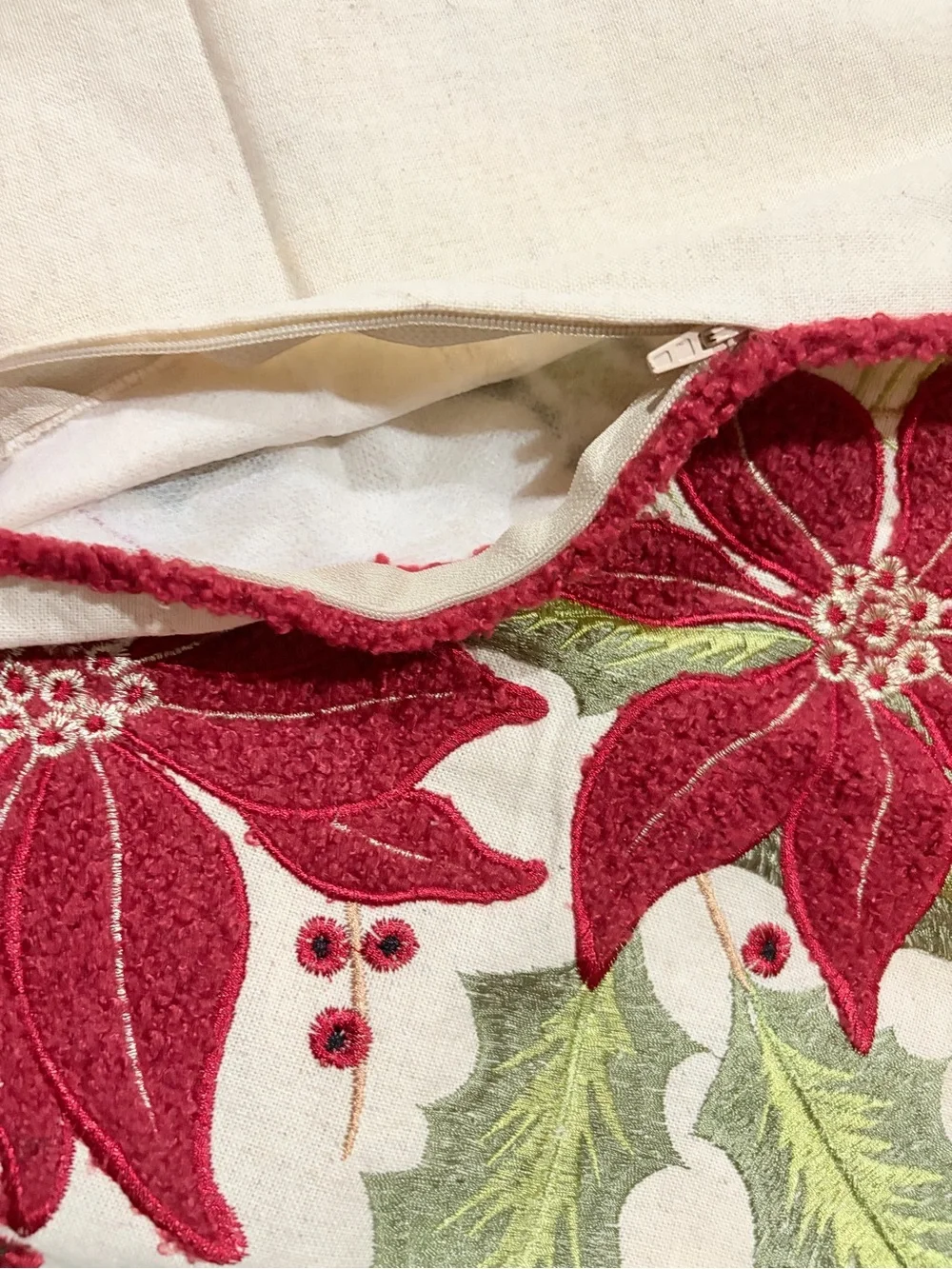 Lenox Vintage Pionsettia Pillow Covers Lot of 4 New With Tags Covers Only